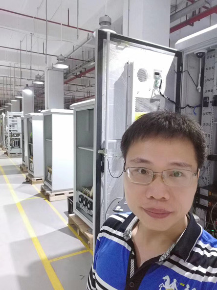 王總監(jiān)帶領(lǐng)研發(fā)團(tuán)隊(duì)現(xiàn)場服務(wù)