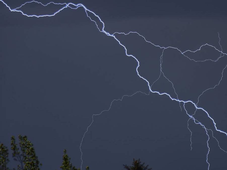 機(jī)房動(dòng)環(huán)監(jiān)控系統(tǒng)，防雷是必要