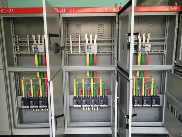 這有低壓配電柜開關狀態(tài)與電力參量監(jiān)控系統(tǒng)