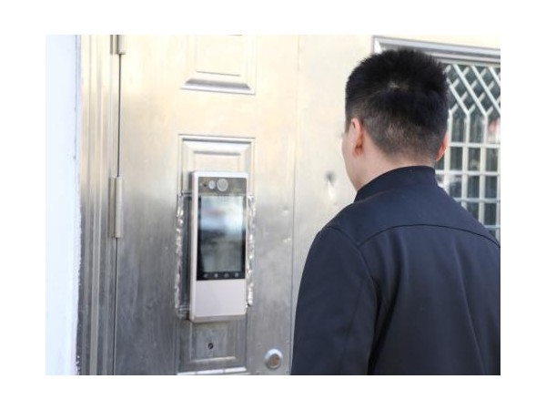 門禁系統(tǒng)聯(lián)動視頻監(jiān)控，相得益彰！